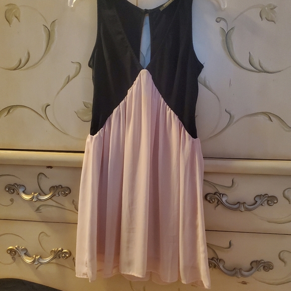 Dress - Picture 3 of 4